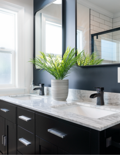 Réalisation d'une salle de bain avec une vanité sur mesure